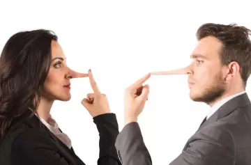 Cuáles son las tonalidades asociadas a la falsedad, según la psicología
