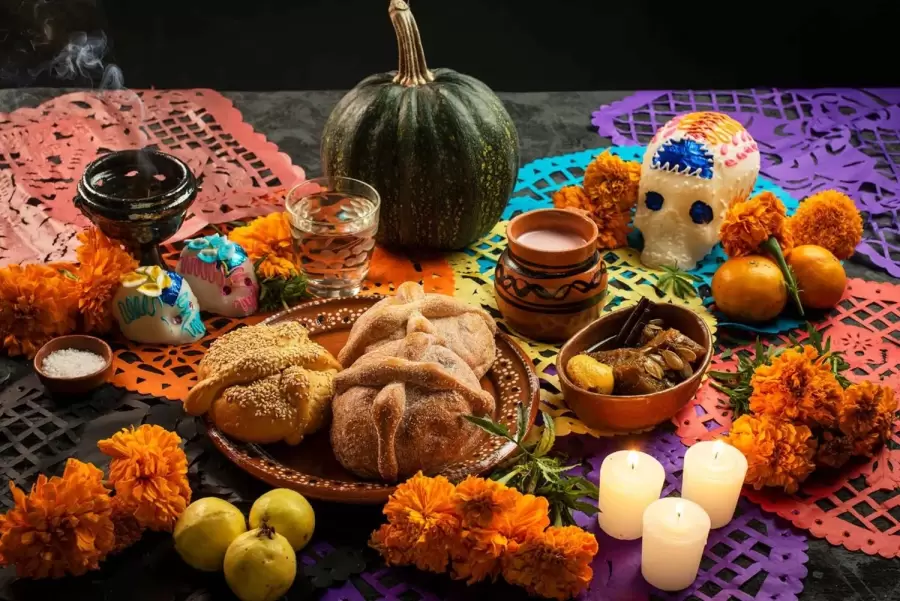 Ofrendas típicas por el Día de los Muertos.