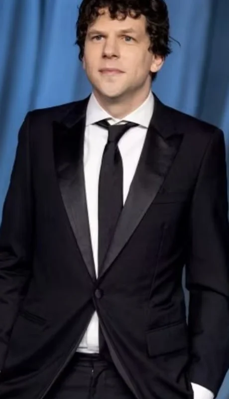 El actor Jesse Eisenberg, protagonista de "Red Social", anunció que donará uno de sus riñones a un completo desconocido.