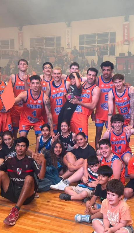 Rivadavia festejó ante su gente.