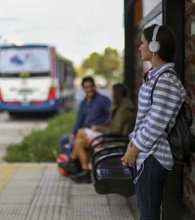 La calma no siempre está en el bosque: la ciudad también puede sanar la mente, si sabemos por dónde caminar.