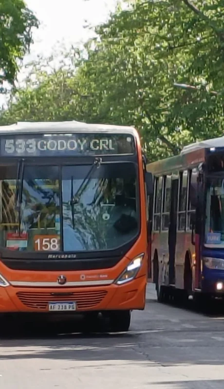 La desesperación de los mendocinos por el aumento del pasaje de colectivo a partir del 10 de noviembre.
