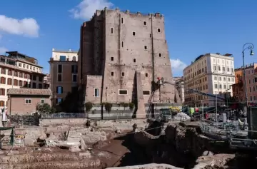 Derrumbe en Roma: un trabajador grave tras el colapso de la Torre dei Conti en el centro histórico