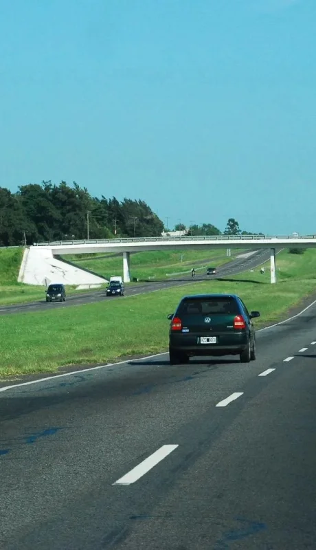 El Gobierno nacional anuncio que lanzará una licitacion pública nacional e internacional para privatizar nuevos tramos de autopistas y rutas.