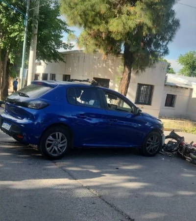 El Servicio de Emergencias Coordinado (SEC) llegó rápidamente, pero los médicos sólo pudieron constatar el fallecimiento del motociclista.