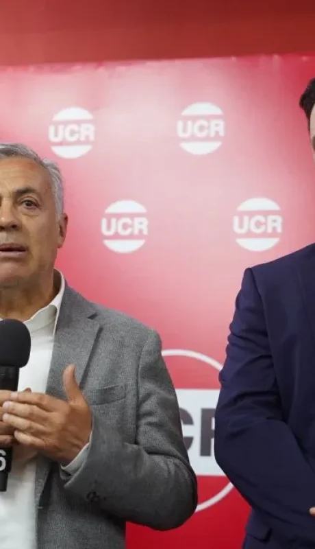 El gobernador Alfredo Cornejo junto a Luis Petri en un acto de la UCR. (Foto: web)