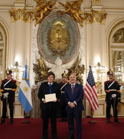 Milei con el nuevo embajador Lamelas