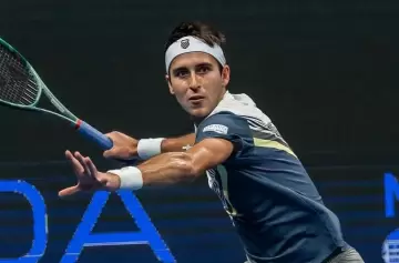 Casi 3 horas de furia: El argentino Etcheverry sufrió para ganar en Atenas