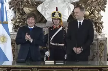 Manuel Adorni juró como jefe de Gabinete: de vocero a ministro coordinador