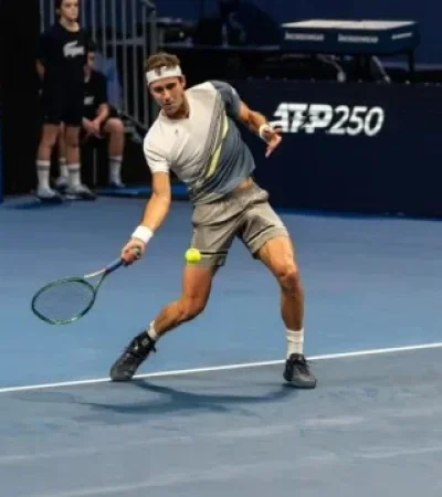 Tomás Etcheverry cayó en un duelo increíble