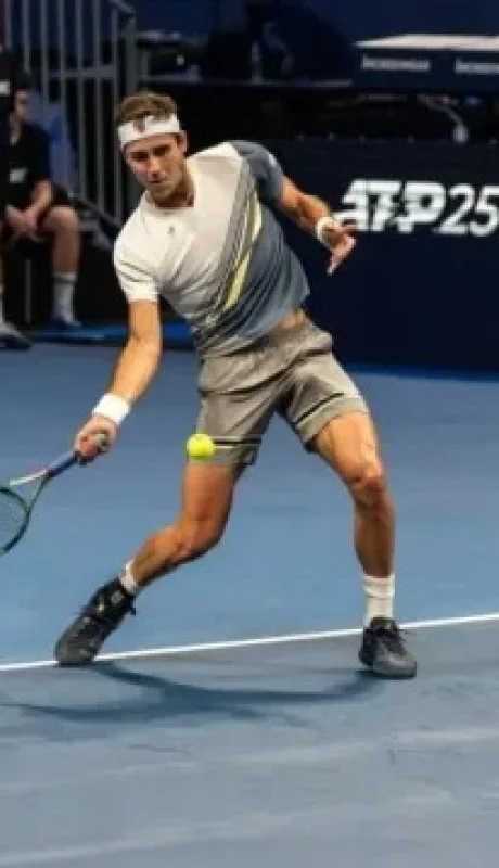 Tomás Etcheverry cayó en un duelo increíble