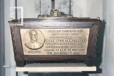 La urna que guarda los restos del marino fallecido en (Foto: web)