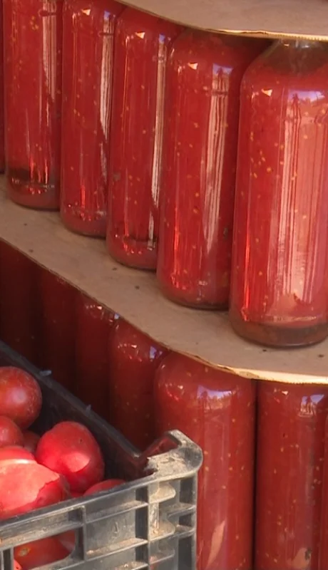 Botulismo en conservas: Advierten que los tomates actuales son menos ácidos y multiplican el riesgo casero.