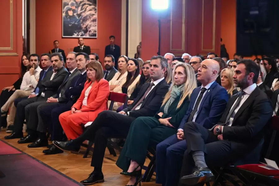 Imagen del encuentro del presidente Milei con legisladores. (Foto: Prensa de Nación)