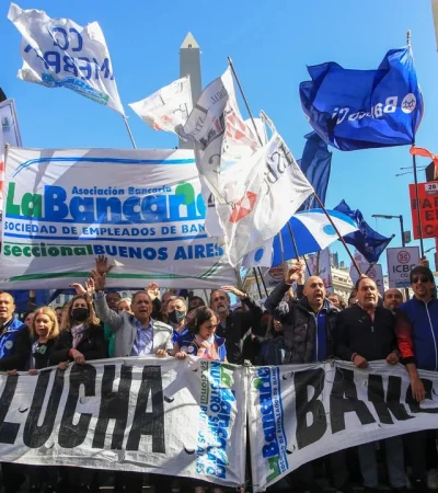 La suma se liquidará junto con los haberes de octubre y elevará el salario inicial conformado por encima de los $3.600.000.