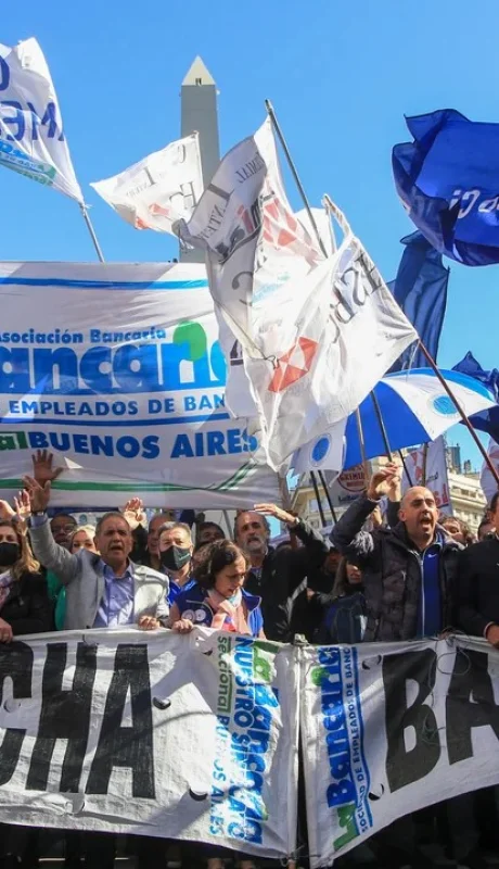 La suma se liquidará junto con los haberes de octubre y elevará el salario inicial conformado por encima de los $3.600.000.