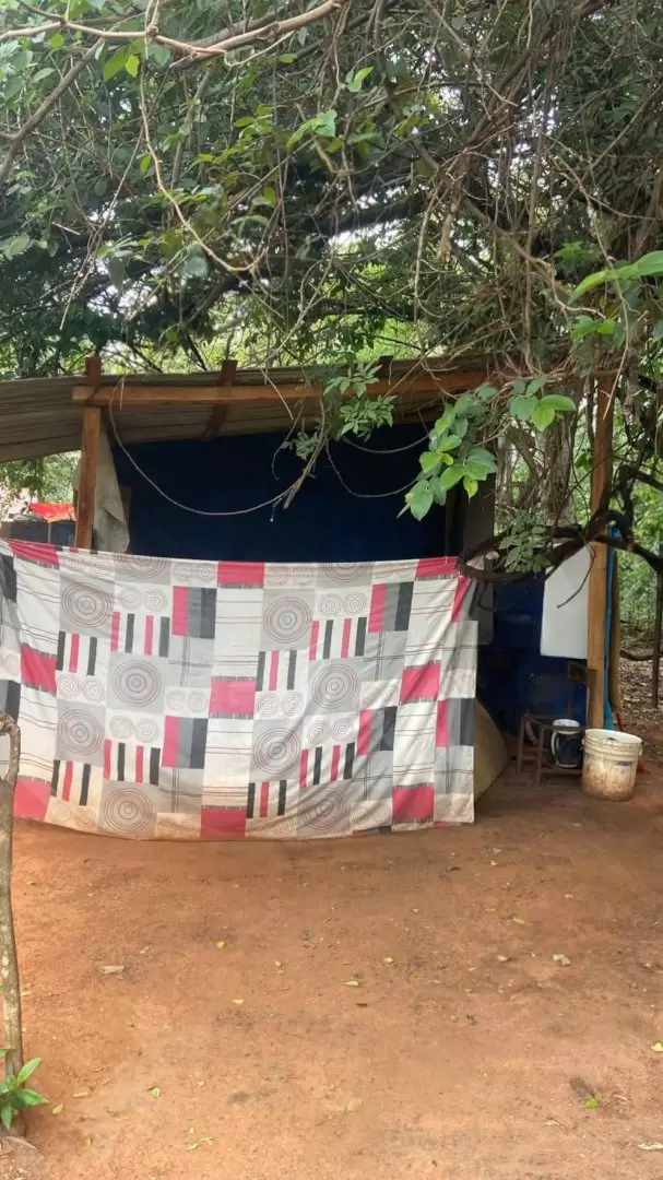 La mujer en cuestión, según indicios recogidos por medios paraguayos y argentinos, vivía en condiciones precarias.