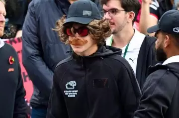 Infiltrado en el staff: Franco Colapinto apareció disfrazado y enloqueció a los fans