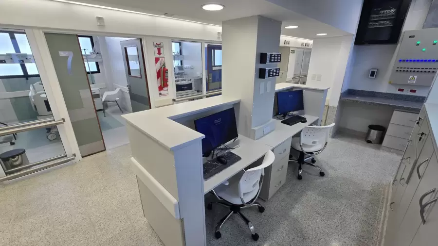 Nueva unidad de Terapia Intensiva del Hospital Fernández, inaugurada bajo la dirección de Néstor Raimondi.