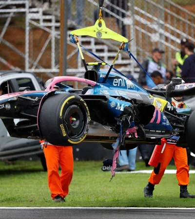 El auto de Colapinto en retirado tras chocar/ Fuente: X