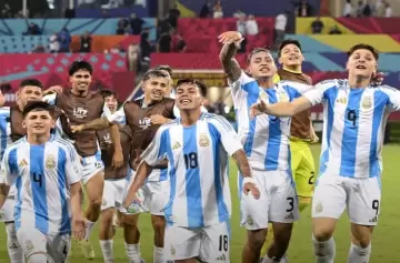 Argentina aplastó a Fiji 7-0 y clasificó a 16avos de final con puntaje ideal