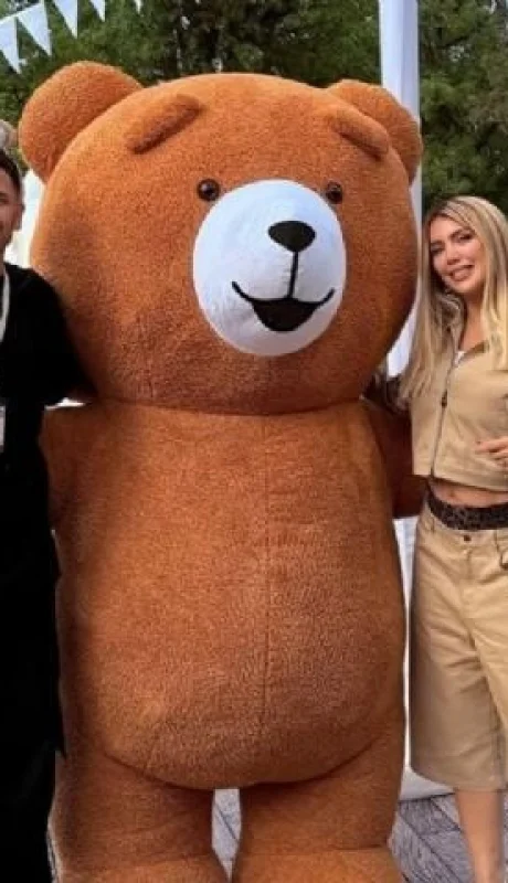 Wanda Nara junto a su actual novio.