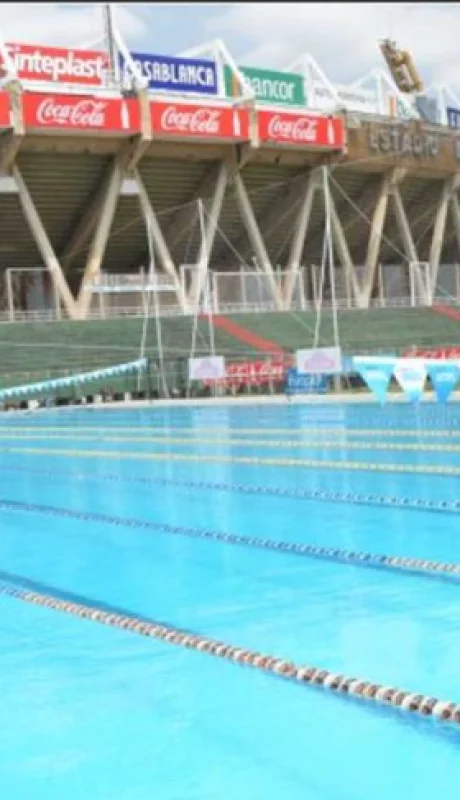 Conmoción en el Kempes: murió un nadador de 73 años en plena competencia de natación