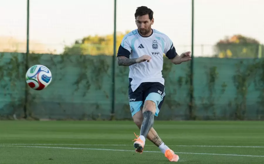 La Selección Argentina entrenó a puertas abiertas en España.