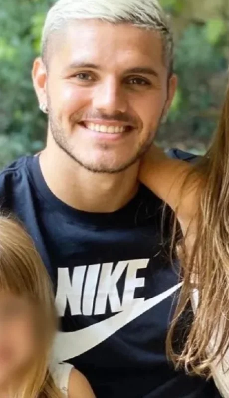Mauro Icardi con sus hijas.