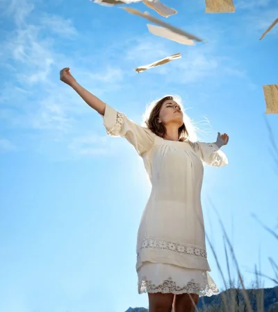 Quizá esta fiebre por dejar ir nos esté volviendo incapaces de sostener nada, ni siquiera el dolor que nos ayuda a crecer.