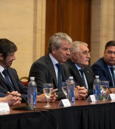 El titular de ARCA junto a directivos de la CAME