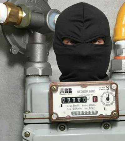 ECOGAS trabaja tras el robo de un medidor que dejó pérdidas en Las Heras.