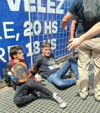 Dos personas fueron detenidas por efectivos de la Policía Federal Argentina, una de ellas el sacerdote Francisco Paco Olivera