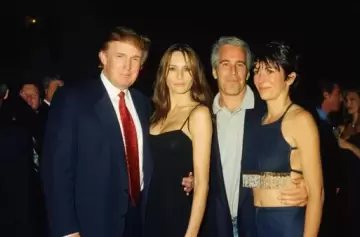 Donald Trump, complicado por nuevos correos del Caso Epstein: ¿sabía "acerca de las chicas"?