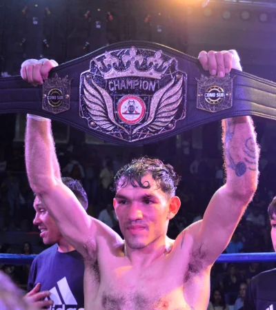 Juan Carrasco campeón de Cono Sur de peso ligero de la AMB.
