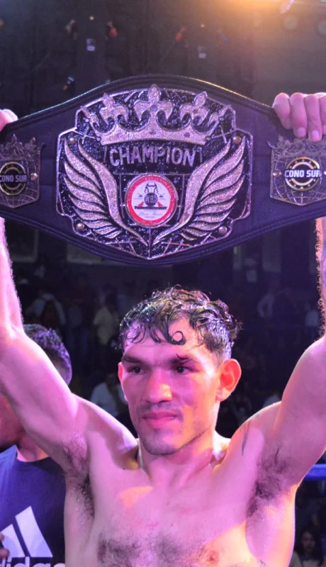 Juan Carrasco campeón de Cono Sur de peso ligero de la AMB.