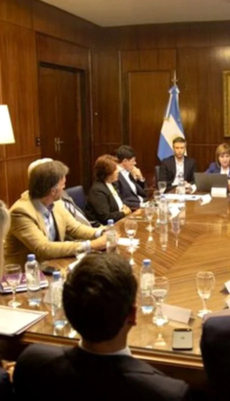 Patricia Bullrich reunida con senadores de LLA.