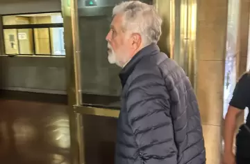 Se entregó Julio De Vido en Comodoro Py para cumplir la condena por la Tragedia de Once