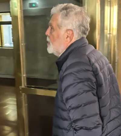 Julio De Vido llegando a Comodoro Py