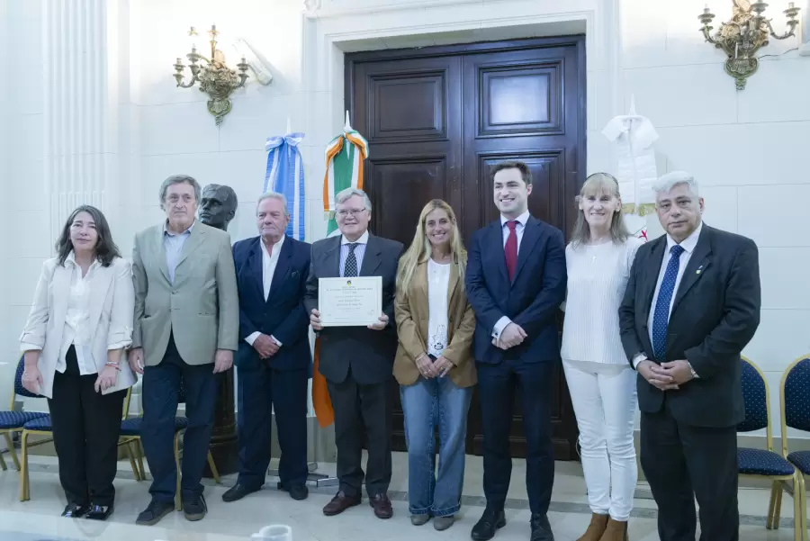 Un momento de la entrega de la distinción. (Foto: Carlos Campana / Ciudadano News)