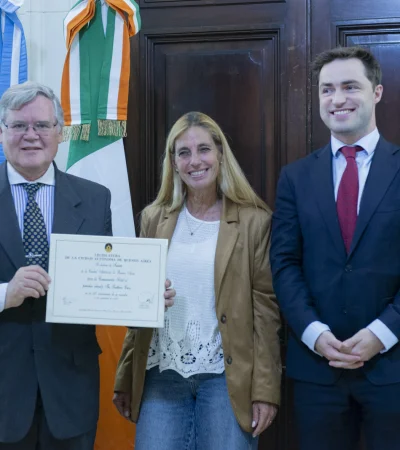 El reconocimiento de la Legislatura porteña fue recibido por Guillermo MAcLoughlin, director del periódico. (Foto: Carlos Campana / Ciudadano News)