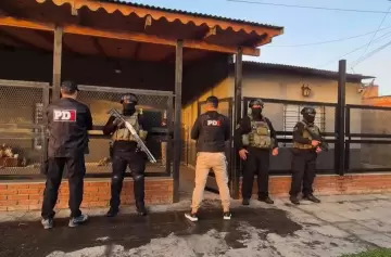 ¿Quién es el reconocido futbolista al que le allanaron la casa en busca de material pornográfico?