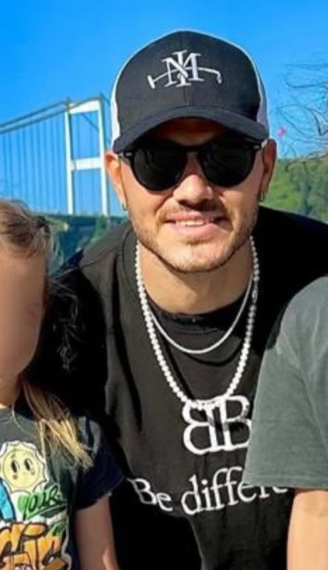 Mauro Icardi junto a sus hijas, Isabella y Francesca.