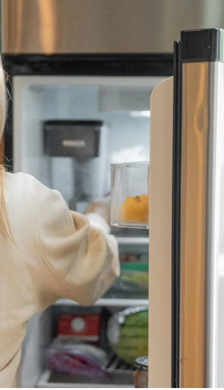 Organizar mal la heladera no solo arruina tus alimentos: también puede poner en riesgo tu salud.