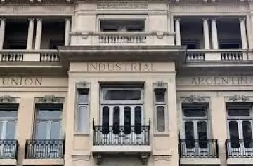 La UIA alerta sobre la situación crítica de las pymes y el impacto de las importaciones chinas