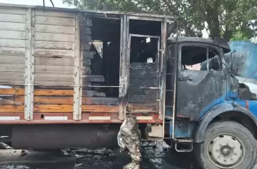 Tragedia en Córdoba: un nene de 4 años murió al incendiarse un camión mientras jugaba
