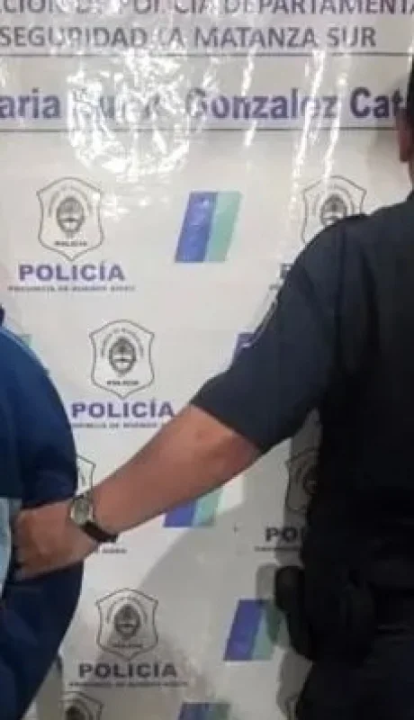 El presunto asesino al momento de ser detenidos/ Fuente: X