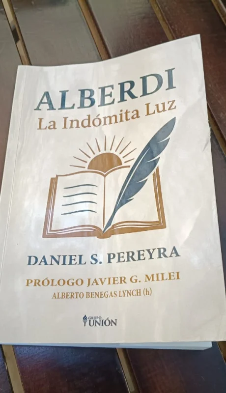 Daniel Pereira presenta su libro "Alberdi, la Indómita Luz"