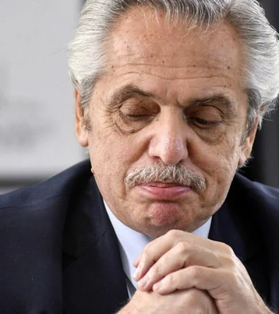 La Cámara ratificó además el embargo sobre los bienes del expresidente hasta alcanzar los $14.634 millones, junto con la prohibición de salir del país