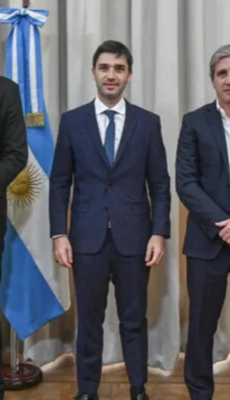 Caputo, Santilli y Adorni con Ignacio Torres y el presidente de la Cámara de Exploración y Producción de Hidrocarburos, Carlos Ormachea